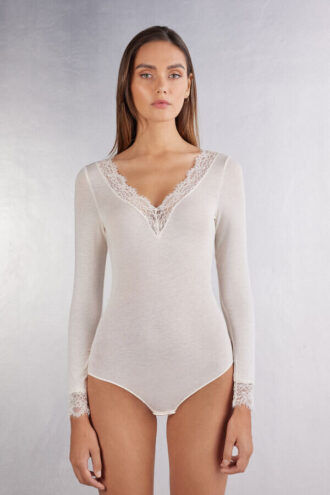 body de manga comprida em modal ultraleve com caxemira e renda 1 1 330x495 - Body de manga comprida em modal ultraleve com caxemira e renda
