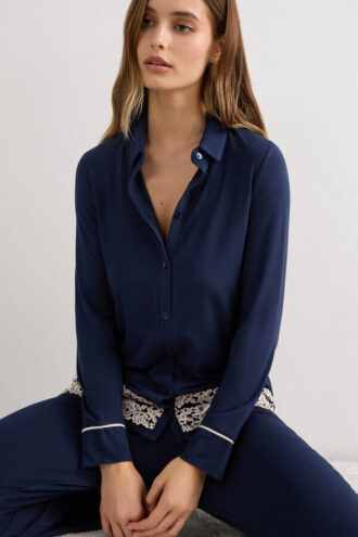 Camisa com botões Pretty Flowers em modal