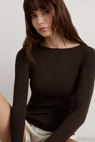 Camisola com gola redonda em modal leve com lamé de caxemira