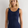 Camisola de algodão com gola redonda e borda crua Camisola de algodão com gola redonda e borda crua