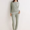 Pijama comprido com acabamento em renda em modal Pijama comprido com acabamento em renda em modal