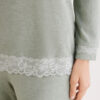 Pijama comprido com acabamento em renda em modal Pijama comprido com acabamento em renda em modal