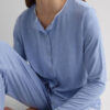 Pijama comprido com botões e acabamento em renda em modal Pijama comprido com botões e acabamento em renda em modal