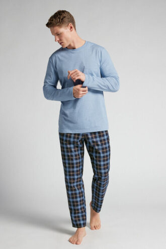 Pijama comprido em algodão azul claro e tecido estampado xadrez