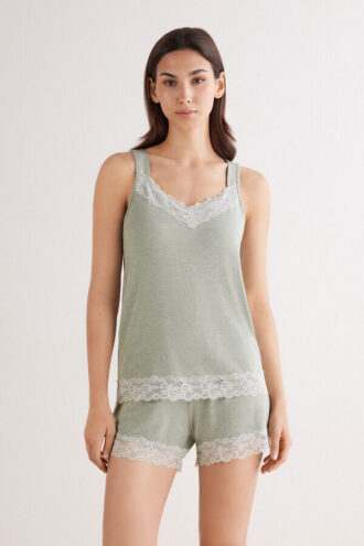 Pijama curto com top sem mangas e acabamento em renda em modal