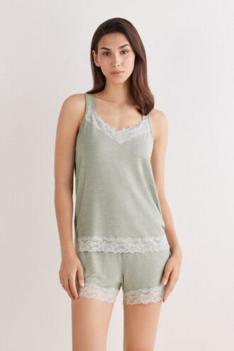 Pijama curto com top sem mangas e acabamento em renda em modal