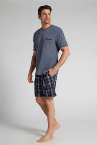 Pijama curto em tecido denim com padrão xadrez e algodão Pijama curto em tecido denim com padrão xadrez e algodão