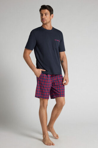 Pijama curto em tecido e algodão com padrão xadrez vermelho e azul