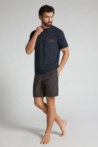 Pijama curto em tecido xadrez azul e creme e algodão Pijama curto em tecido xadrez azul e creme e algodão