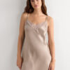 Slip de seda com detalhes em renda Slip de seda com detalhes em renda