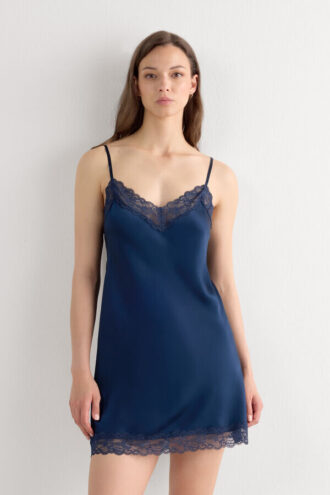 Slip de seda com detalhes em renda Slip de seda com detalhes em renda