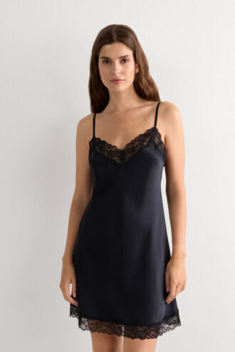 Slip de seda com detalhes em renda Slip de seda com detalhes em renda