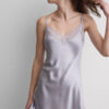 Slip de seda com detalhes em renda Slip de seda com detalhes em renda