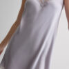Slip de seda com detalhes em renda Slip de seda com detalhes em renda