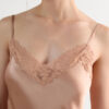 Slip de seda com detalhes em renda Slip de seda com detalhes em renda