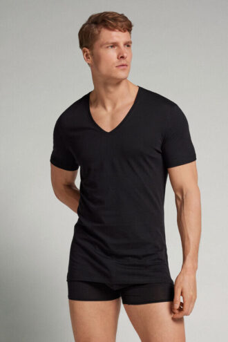 T-shirt com decote em V em algodão extrafino superior
