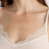 Top ultraleve em modal com mistura de caxemira e renda Top ultraleve em modal com mistura de caxemira e renda
